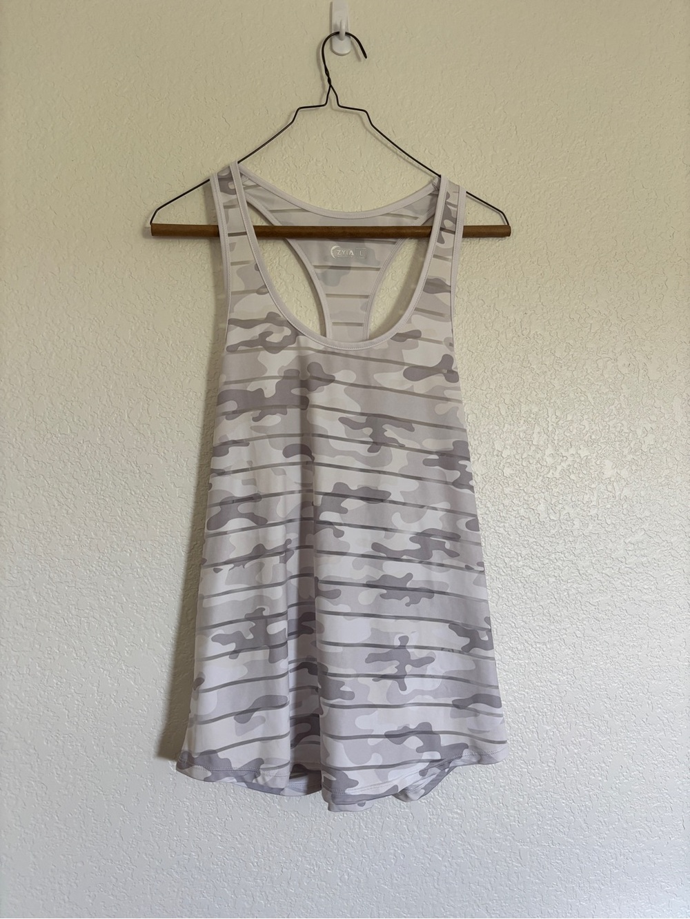 Zyia Active Light Gray Camo Racerback Tank Top Size Large